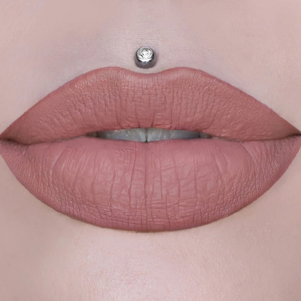 Jeffree Star Cosmetics Velour Liquid Lipstick- Christmas Cookie
Pink peach nude - Picture 2 of 3